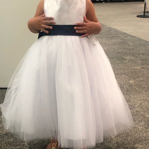 White flower girl dress size 4T with a blue sash